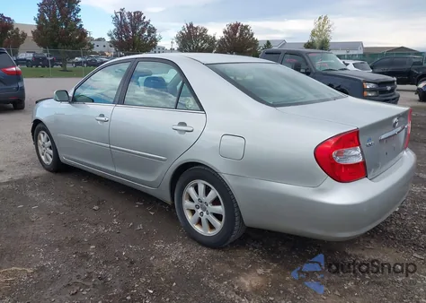 2004 Toyota Camry Xle z USA, uszkodzony, nr VIN 4T1BE30K74U295721
